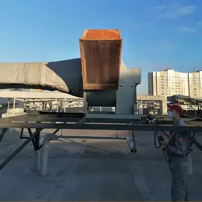 Здание с гаражными, складскими и офисными помещениями